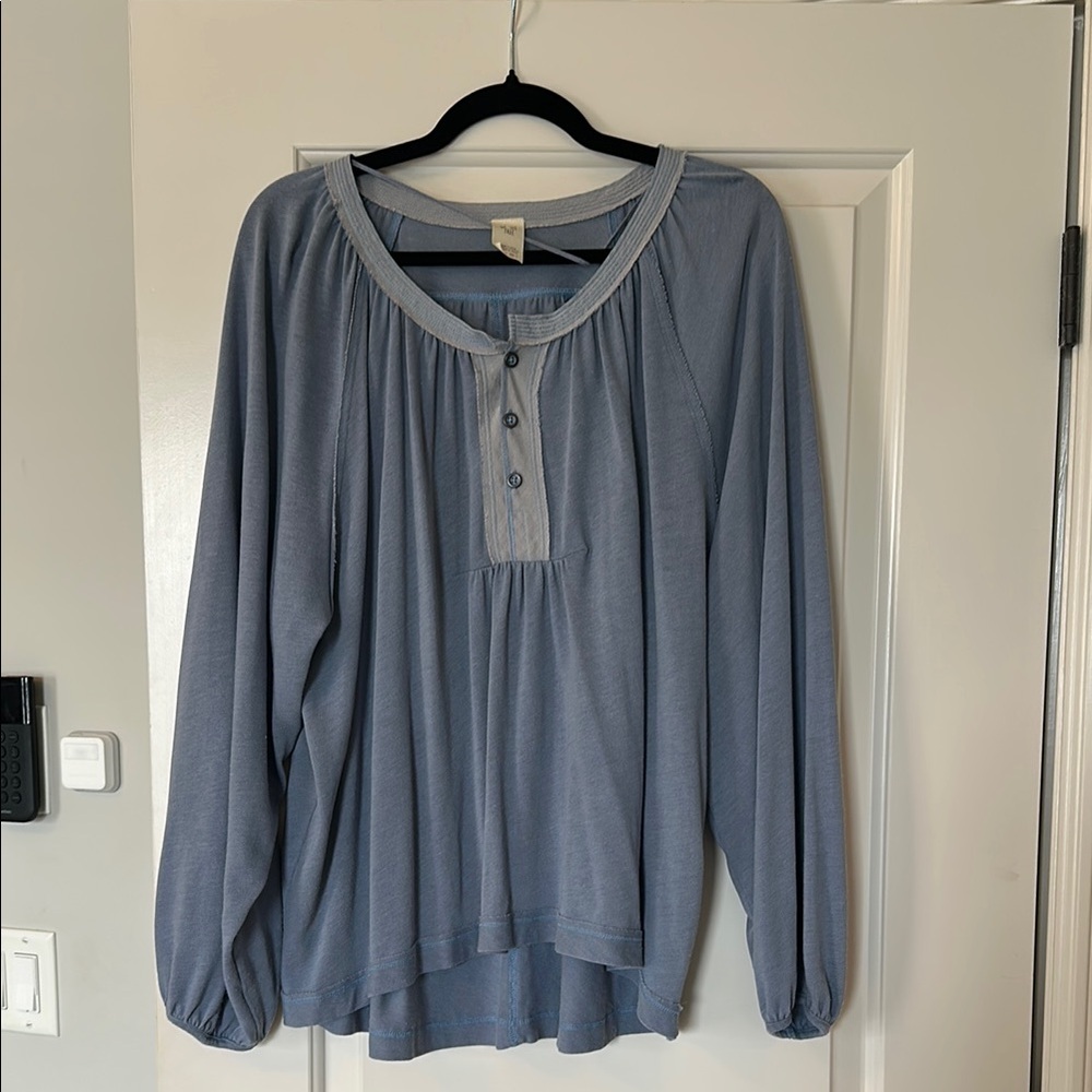 We The Free size medium Women's Blue Long Sleeve Top